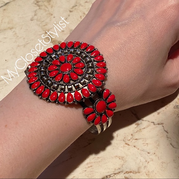 FREE PEOPLE Coral Cluster Cuff Statement Bracelet! - Picture 2 of 7